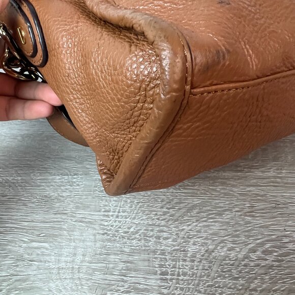 Michael Kors Margo small leather crossbody bag - Picture 4 of 7